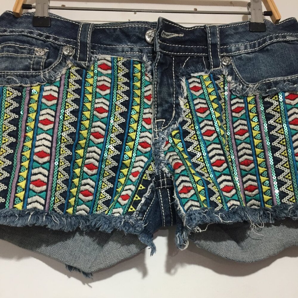 MISS ME EMBROIDERED RAW HEM JEANS SHORTS SIZE 30